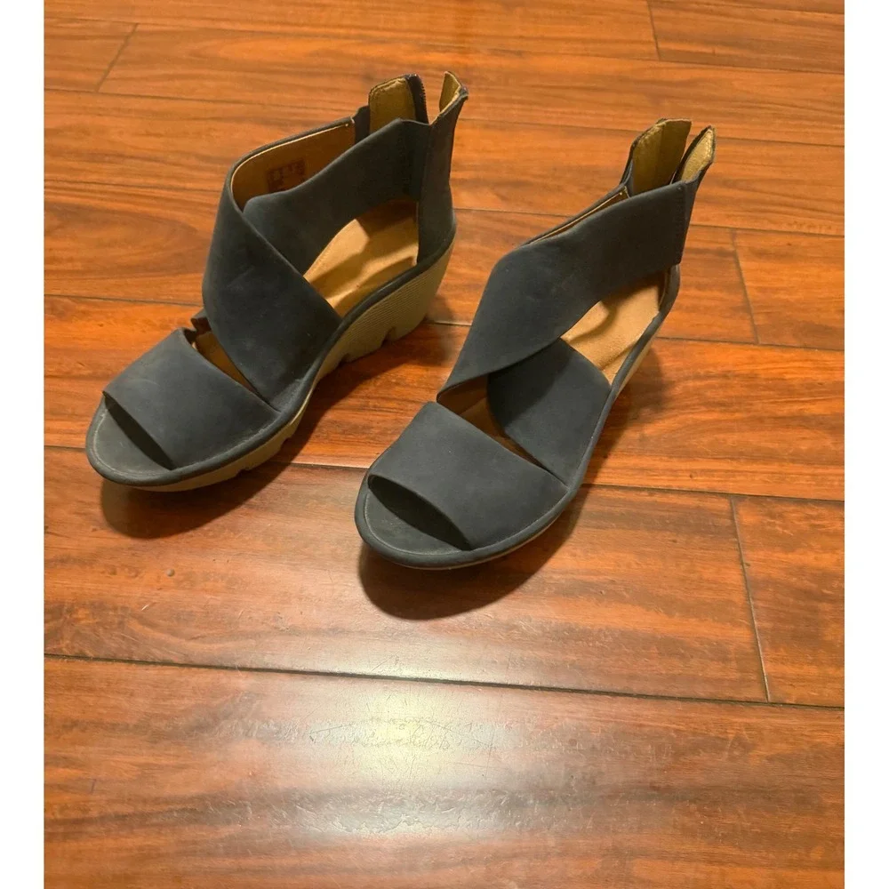 Clarks Artisan Navy Blue Leather Wedge Sandals Cross Strap Back Zip 26122947 9M